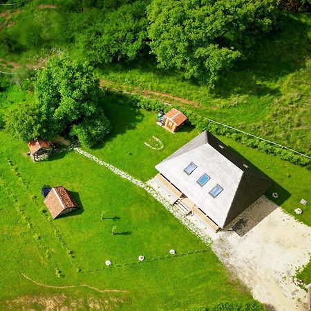 Casa Wezly Villa เมากูรา ภายนอก รูปภาพ
